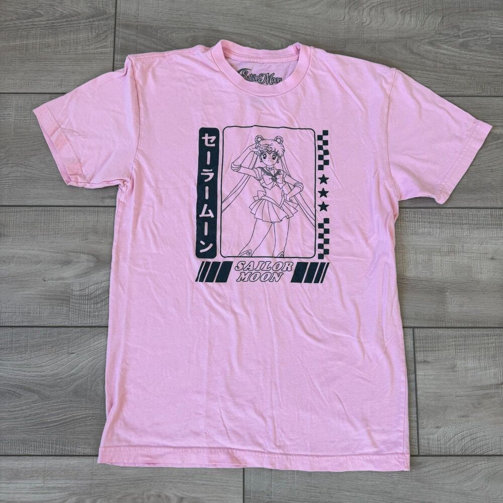 Sailor Moon Graphic T Shirt Crewneck Short Sleeves in Light Pink, size small